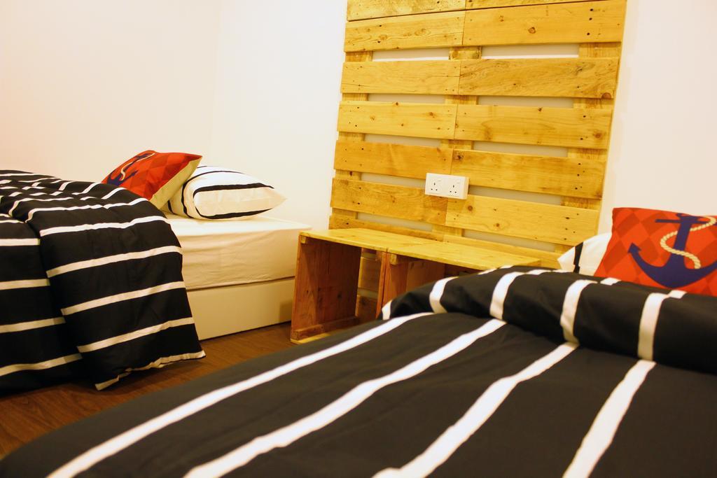 Roof Talk Theme Hostel Johor Bahru Rom bilde